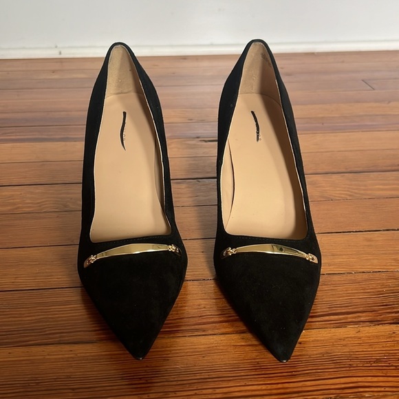 Ann Taylor Black Pointy Toe Suede Heels with Gold Chain Buckle Detail Size 8 - Picture 3 of 11